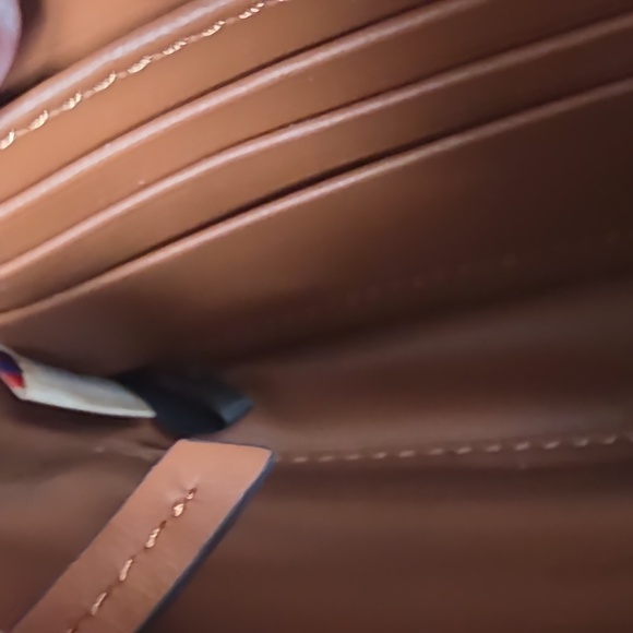 Gorgeous Dooney & Bourke Alpine Ambler 20 Grape Crossbody Bag ๐๐ - Picture 11 of 16